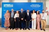Cristina González (directora del Curso), Federico Plaza (Roche), María Jesús Lamas (AEMPS), Joaquín Goyache (UCM), César Hernández (Ministerio de Sanidad), Nuria Soler (Roche), Beatriz Lozano (Roche), Daniel-Aníbal García de Diego (CERMI/COCEMFE).