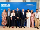 Cristina González (directora del Curso), Federico Plaza (Roche), María Jesús Lamas (AEMPS), Joaquín Goyache (UCM), César Hernández (Ministerio de Sanidad), Nuria Soler (Roche), Beatriz Lozano (Roche), Daniel-Aníbal García de Diego (CERMI/COCEMFE).