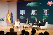 Elena Álvarez (Mujeres en Farma, moderadora); Juan Cruz Cigudosa; Jordi García Brustenga y Javier Padilla Bernáldez