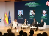 Elena Álvarez (Mujeres en Farma, moderadora); Juan Cruz Cigudosa; Jordi García Brustenga y Javier Padilla Bernáldez