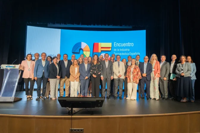 Ponentes del 25 Encuentro de la Industria Farmacéutica en la UIMP y miembros de los órganos de gobierno de Farmaindustria.