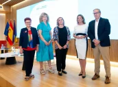 Las portavoces María Sáinz (PSOE); Elvira Velasco (PP); Alda Recas (Sumar); María García Fuster (Vox) y José María López (Diariofarma)