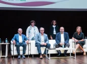 César Hernández, Jon Iñaki Betolaza, Ana Clopés, Blanca Novella y Raquel Sánchez, durante la segunda mesa de la Jornada Post ISPOR 2026, celebrada el 21 de septiembre en CaixaForum Madrid y moderada por José María López, director de Diariofarma. Fotos: Irene Medina