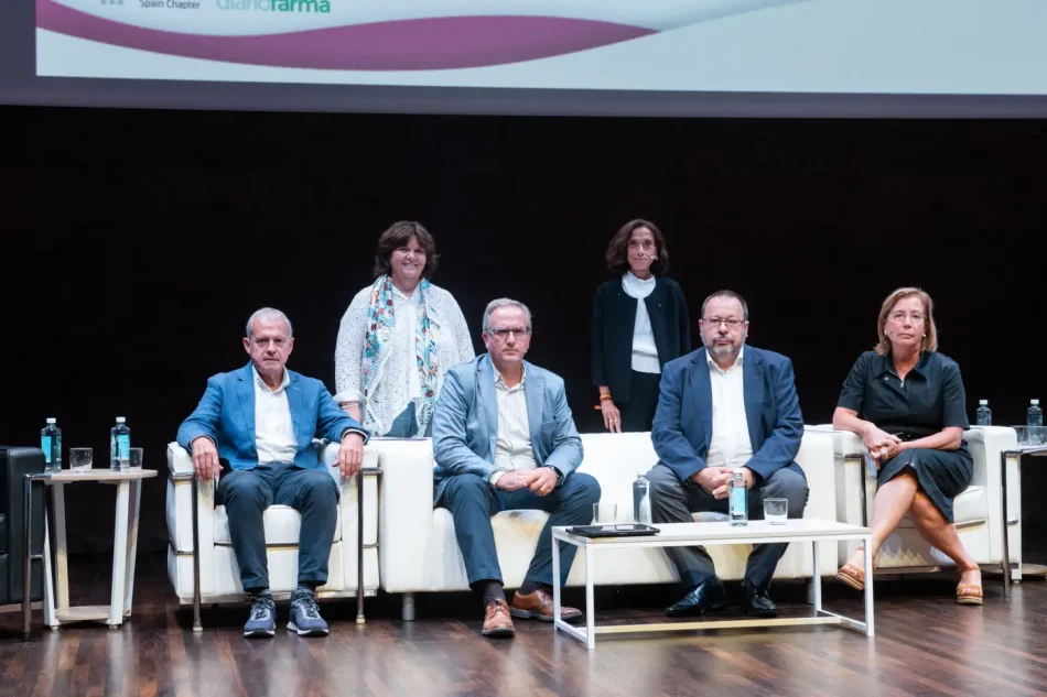 César Hernández, Jon Iñaki Betolaza, Ana Clopés, Blanca Novella y Raquel Sánchez, durante la segunda mesa de la Jornada Post ISPOR 2026, celebrada el 21 de septiembre en CaixaForum Madrid y moderada por José María López, director de Diariofarma. Fotos: Irene Medina