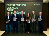 Los ex ministros y ex secretarios generales y de Estado de Sanidad que han participado en el acto del CGCOF