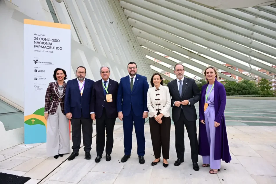 Autoridades y miembros del consejo directivo del CGCOF en la inauguración del 24 Congreso Nacional Farmacéutrico