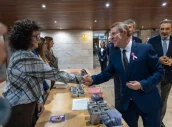 El presidente de Castilla-La Mancha, Emiliano García-Page a su llegada al acto, junto al consejero de Sanidad, Jesús Fernández Sanz