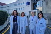 De izquierda a derecha, la directora de Atención Hospitalaria, Liliana Meana; la jefa de servicio de Farmacia, Nieves González; el jefe de la Unidad de Gestión Clínica de Neumología, Jesús Allende, y la coordinadora de la Unidad de Hospitalización a Domicilio, Elena Méndez Infiesta.