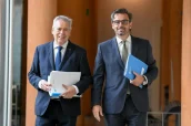 El consejero de Sanidad, Antonio Gómez Caamaño y el consejero de Presidencia, Justicia y Deportes, Diego Calvo.