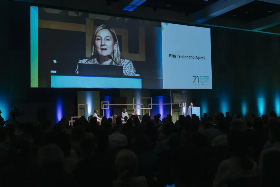 Rita Tristancho, directora general del Paciente y Cronicidad del Servicio Canario de la Salud, dirigiéndose a los asistentes al acto de inauguración