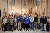 Participantes en el encuentro, junto a la consejera balear.
