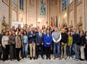 Participantes en el encuentro, junto a la consejera balear.