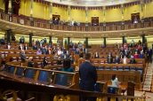 Imagen del Congreso este martes, durante el minuto de silencio por el pueblo ucraniano.