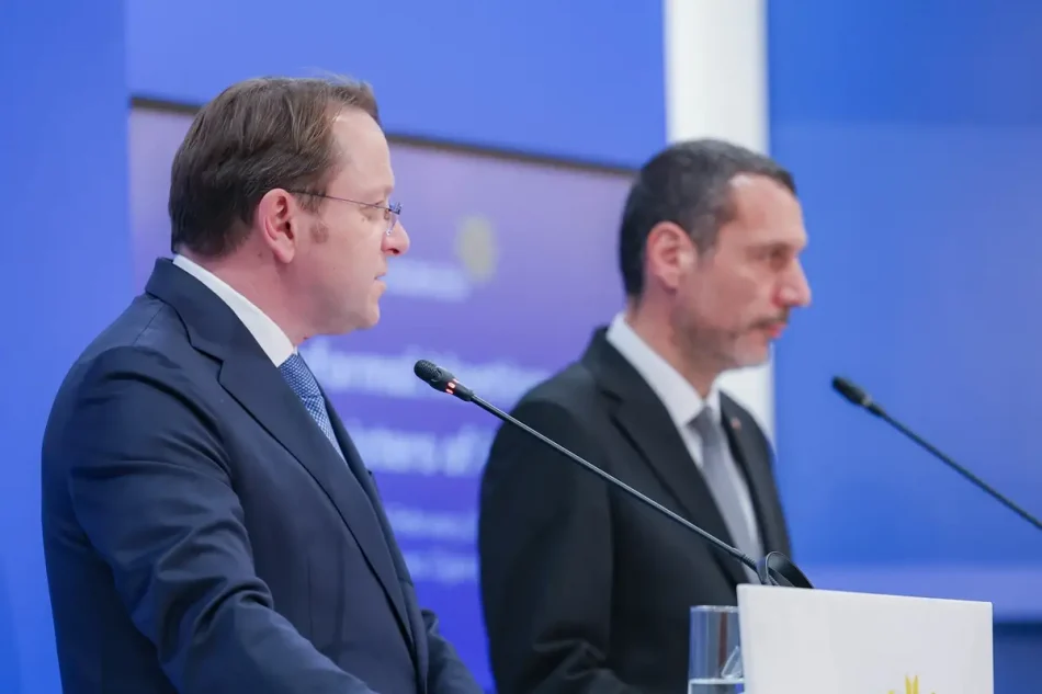 55117669400_647425029e_k (1)