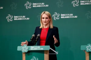 Catherine Connolly, presidenta del Gobierno Irlandés.