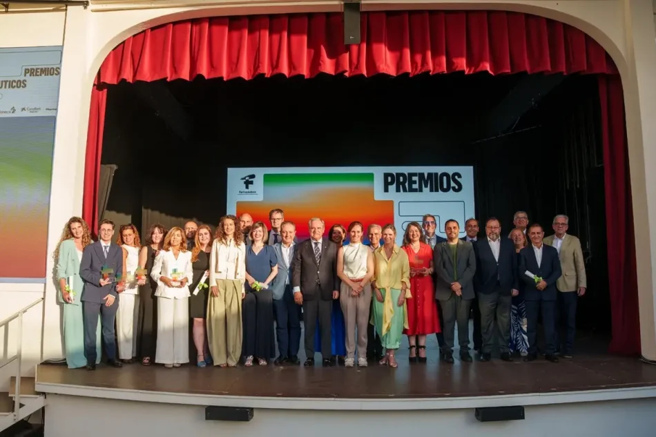 Galardonados y autoridades de esta V edición de los premios.