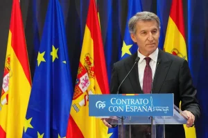 Núñez Feijoo durante la presentación del documento de compromisos.