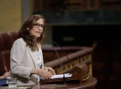 La ministra Mónica García, durante su intervención.