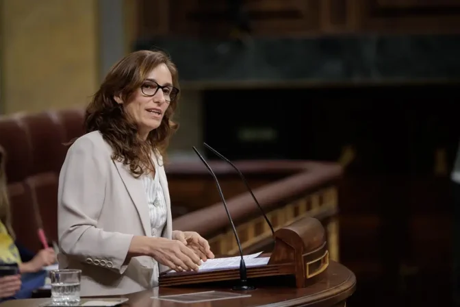 La ministra Mónica García, durante una intervención en el Congreso de los Diputados.