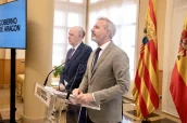 El presidente Azcón, en primer término, y el consejero de Sanidad, Ángel Sanz.
