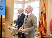 El presidente Azcón, en primer término, y el consejero de Sanidad, Ángel Sanz.