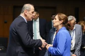 Mónica García momentos antes de comenzar la reunión de EPSCO.
