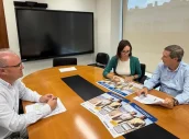 El conseller de Sanidad, Marciano Gómez, en una reunión de trabajo con la directora general de Farmacia, Elena Gras, y el director general de Atención Primaria, Carlos Momparler