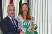 El secretario de Fundación Hefame, Carlos Fernández, junto a la directora general de Terra Próspera, Ana López.