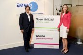 El presidente de la Asociación Española de Medicamentos Genéricos (Aeseg), Raúl Díaz-Varela,y Matilde Sánchez, presidenta de la Federación de Distribuidores Farmacéuticos (Fedifar),