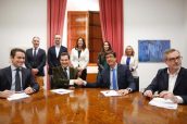 Acto de la firma del acuerdo de Gobierno entre Ciudadanos y el PP