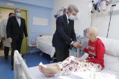 Angel Garrido, presidente de la Comunidad de Madrid y Enrique Ruiz Escuero, consejero de Sanidad en una reciente visita al hospital Niño Jesús