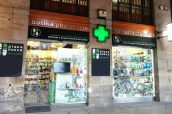 Imagen de la Farmacia Plaza Nueva, en Bilbao.