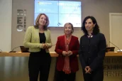 Cristina Nadal, presidenta de AseBio; Ainara Basurko, diputada de Promoción Económica de la Diputación Foral de Bizkaia; y Jaione Ganzarain, viceconsejera de Tecnología, Innovación y Transformación Digital del Gobierno Vasco.