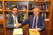 Joaquín Rodrigo, presidente de la Asociación Española de Biosimilares (Biosim), y Serafín Romero, presidente de la Fundación para la Formación de la OMC (FFOMC)