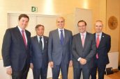 Imagen reciente del presidente del COF de Madrid con el consejero de Sanidad y representantes de la patronal FEFE.
