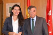 Imagen de Rocío Monasterio, presidenta de VOX en Madrid, y el presidente del COF, Luis González.