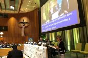 Imagen de la intervención de María Luisa Carcedo en la Reunión de Alto Nivel sobre Cobertura Sanitaria Universal de la ONU.