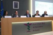 Momento del coloquio “La farmacia hoy: innovadora, conectada y digital. Un modelo de servicio sanitario integrado y personalizado”, celebrado en Cáceres.