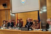 Mesa de la Comisión de Sanidad del Senado, durante la intervención de Jesús Aguilar.