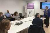 Imagen de la conferencia sobre medicamentos biológicos en el COF de Álava.