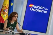 La ministra de Sanidad, Mónica García, durante su intervención en la rueda de prensa posterior al Consejo de Ministros.