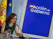 La ministra de Sanidad, Mónica García, durante su intervención en la rueda de prensa posterior al Consejo de Ministros.