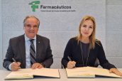 La directora general de la Organización Nacional de Trasplantes (ONT), Beatriz Domínguez-Gil, y el presidente del Consejo General de Colegios Farmacéuticos, Jesús Aguilar.