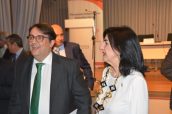 El consejero de Sanidad extremeño, José María Vergeles, con la presidenta del Colegio de Enfermería de Cáceres, Raquel Rodríguez Llanos, en el encuentro de Exceutive Forum España.