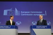 El vicepresidente de la Comisión Europea, Jyrgi Katainen, y el comisario de Salud, Vytenis Andriukaitis.