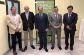 Participantes en el debate celebrado en el COF de Sevilla sobre 'Las claves que afectarán a la farmacia'