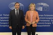 El presidente de Cofares ha mantenido reuniones con Pilar del Castillo, europarlamentaria del Grupo Popular