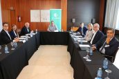Participantes en el encuentro  “Nuevos enfoques en política farmacéutica. El caso de Andalucía” organizado por Diariofarma en Sevilla.