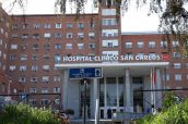 Fachada del Hospital Clínico San Carlos.