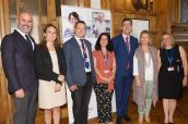 Participantes en la mesa inaugural del encuentro 'Presente y futuro de la terapia con células CART', organizado por Gilead en el marco de los cursos de veranos de la Universidad Internacional Menéndez Pelayo, en Santander.